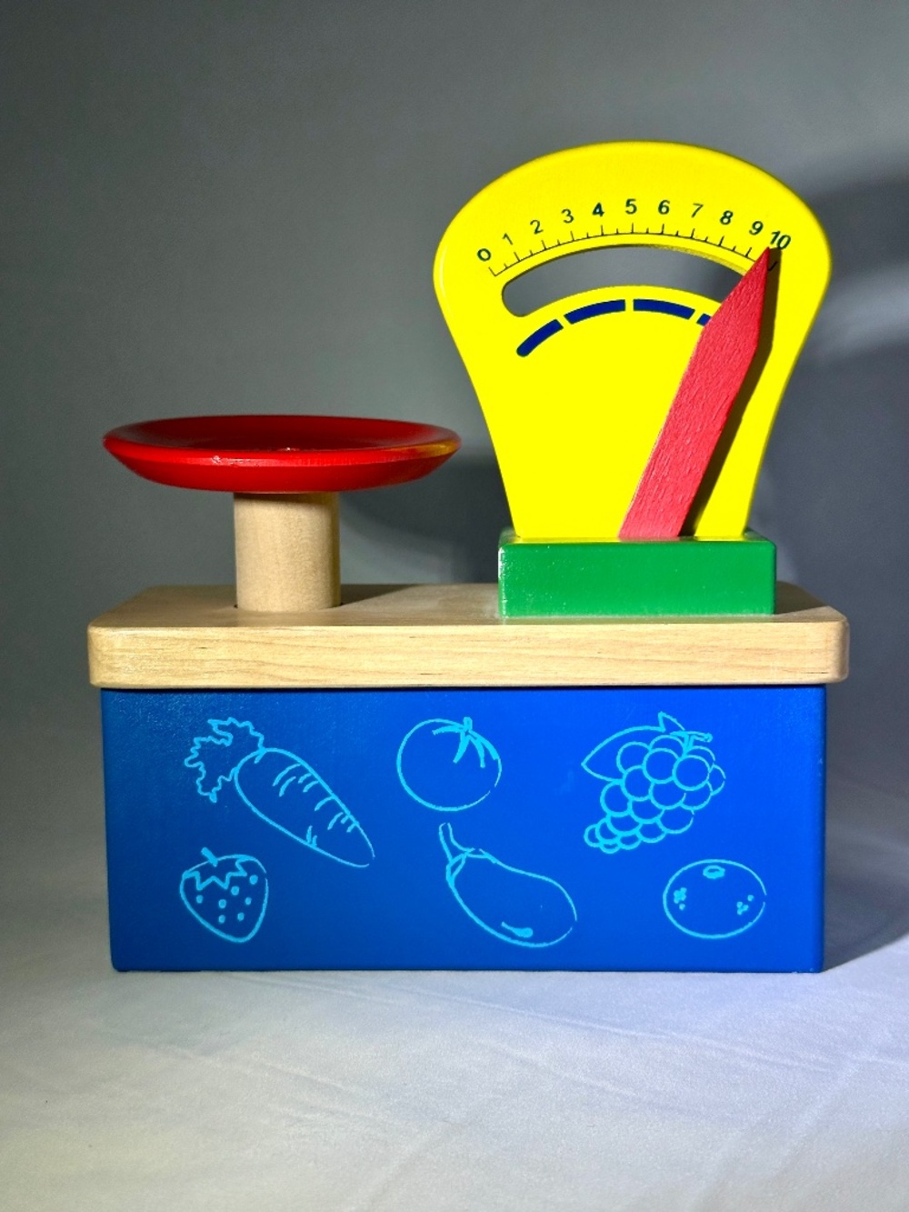 Wooden Pretend Play Kitchen Weighing Scale with Moving Needle